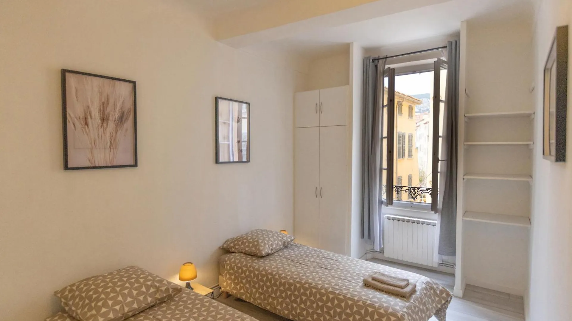 Grand Appartement 3 Chambres - Centre Toulon 0*,  Frankrike